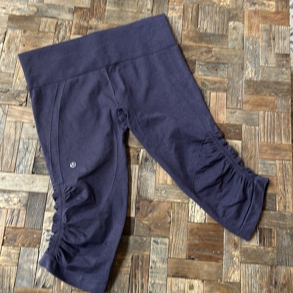 Lululemon In The Flow Plum Purple Seamless Cropped Leggings Size 8 - Picture 6 of 8